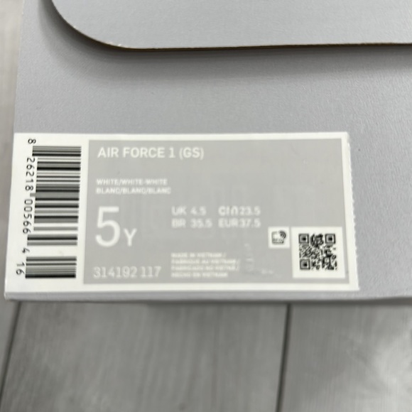 Nike Air Force 1 - Picture 7 of 9